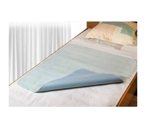 MultiMotion wasbare onderlegger (half omgevouwen op een matras)