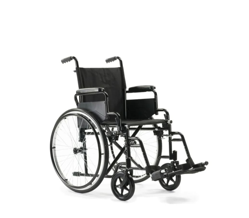 MultiMotion M1plus Rolstoel 45 cm zitbreedte - voorzijde schuin