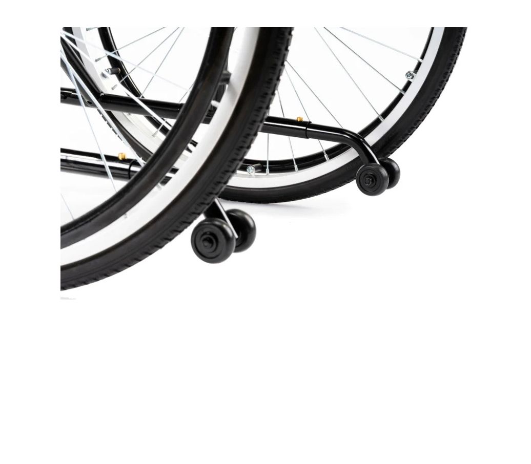 MultiMotion anti-kiep wielen (M1, M1plus, M9) gemonteerd op een rolstoel